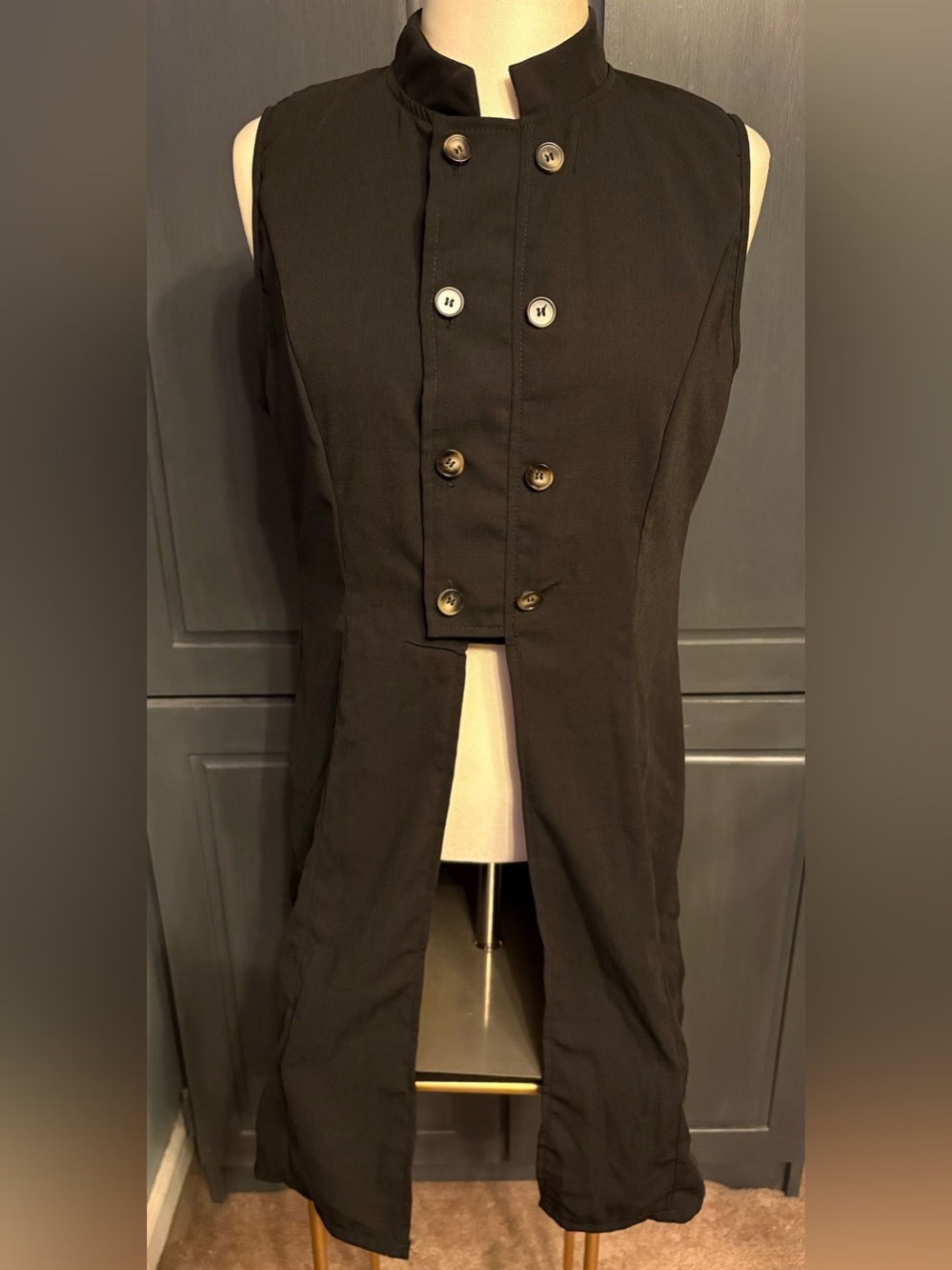 Women’s hi-low button up